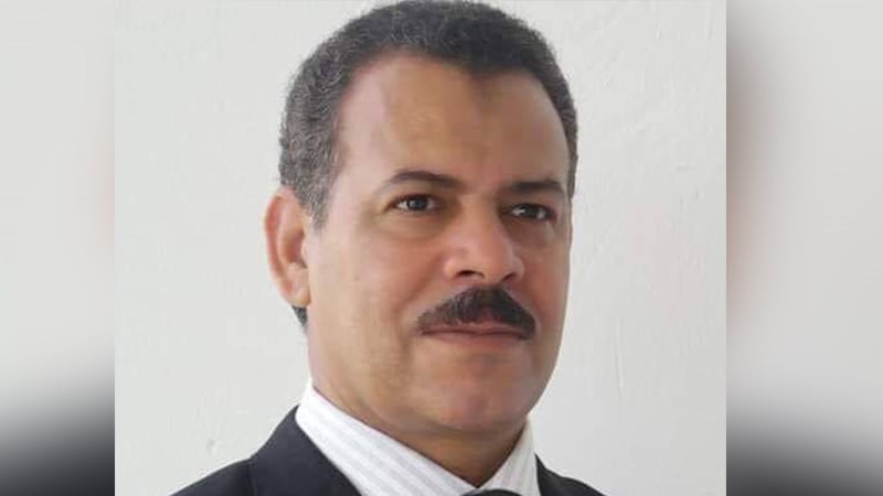 الدكتور عبد العزيز