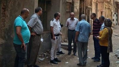 تنفيذ قرار الإخلاء لعقار يشكل خطورة داهمة في المنصورة| صور