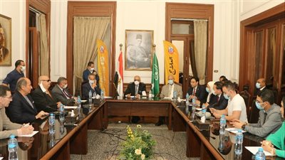 أبو شقة يطالب الإعلام بخطة لدعم المشروعات القومية العملاقة