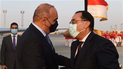 رئيس الوزراء يستقبل نظيره الأردني بمطار القاهرة