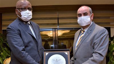 الطيار منار يلتقي وزير السياحة والبيئة لجمهورية القمر