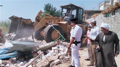 إزالة 51 حالة تعد على أراض زراعية وأملاك الدولة في البداري بأسيوط 