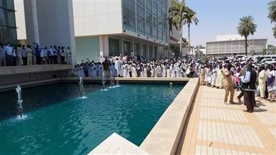 القطريون يصوتون في أول انتخابات لمجلس الشورى