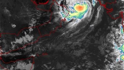 دول خليجية تحذر مواطنيها في سلطنة عمان من الإعصار شاهين