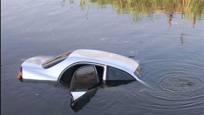 سقطت سيارتهم أثناء المشاركة فى حفل زفاف.. عامل ينقذ 3 أشخاص من الغرق بالمنوفية