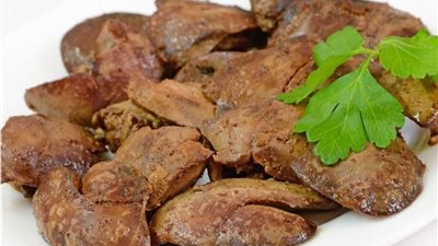 كبد الدجاج بالثوم والكزبرة بطريقة الشيف شربيني