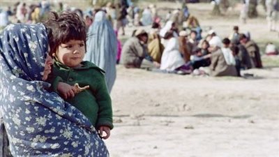 مرارة الاختيار.. أفغانية تبيع رضيعها لتعالج طفلتها 