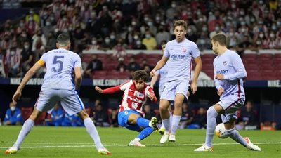 أتلتيكو مدريد يتقدم على برشلونة 0/2 بالشوط الأول في الليجا