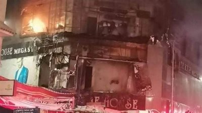 السيطرة على حريق هائل بمحل ملابس شهير بدمنهور | فيديو