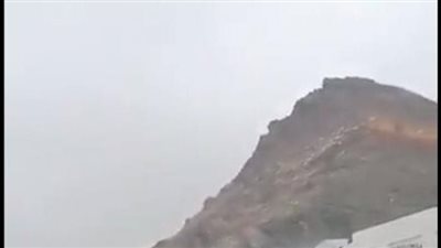 بسبب شدة إعصار شاهين.. انهيار جبلي في سلطنة عمان | فيديو 