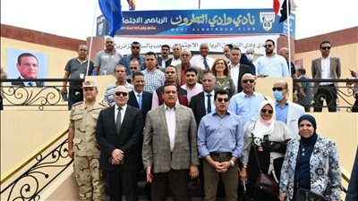 وزير الرياضة ومحافظ البحيرة يضعان حجر أساس مشروعات نادي وادي النطرون