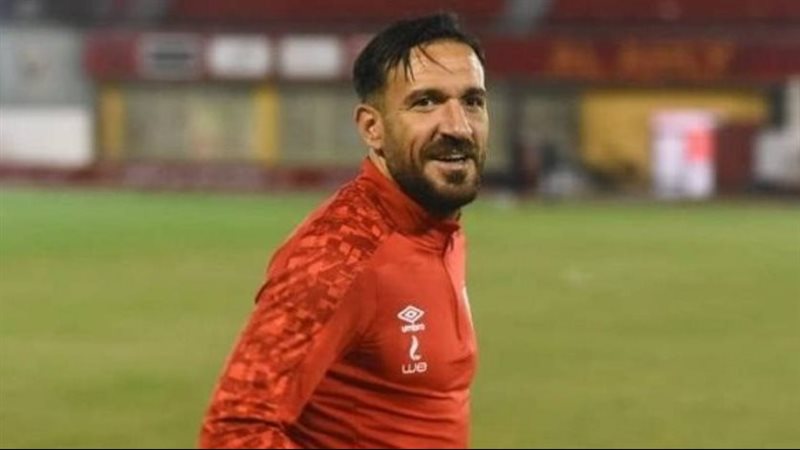 علي معلول لاعب النادي