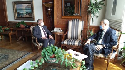 وزير الري يبحث مع محافظ القليوبية التنسيق لإزالة التعديات على النيل بالمحافظة