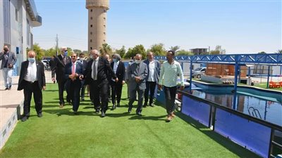 وزراء ومحافظون سابقون يتفقدون كلية الطب البشري بالوادي الجديد