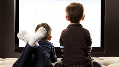استشاري: التلفاز ممنوع على الأطفال الأقل من عامين