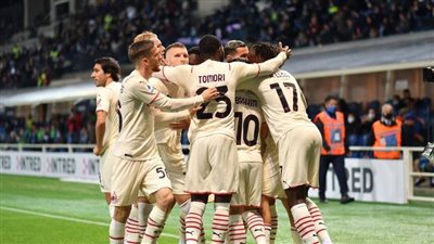 ميلان يحدد بديلين لخلافة سيمون كايير