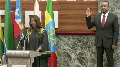 آبي أحمد يؤدي اليمين الدستورية بعد إعادة تعيينه رئيسًا للوزراء