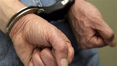 لشكه في سلوكها.. القبض على عامل قتل زوجته وألقاها في مصرف بالهرم