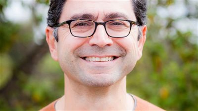 عالم أرمني يفوز بجائزة نوبل لعام 2021 في علم وظائف الأعضاء والطب