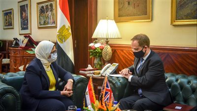 بعد إزالة مصر من القائمة الحمراء.. وزيرة الصحة تبحث تيسير إجراءات سفر المصريين لبريطانيا
