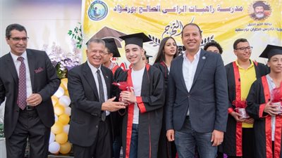 بـ«روب التخرج والزغاريط».. احتفالية تخرج أوائل الثانوية العامة والإعدادية لمدرسة الراعي الصالح ببورفؤاد|صور
