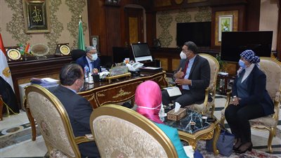 محافظ المنيا يستقبل وفد التنمية المحلية والبنك الدولي لمتابعة برنامج تنمية الصعيد