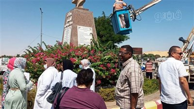  محافظ أسوان يكلف بتنظيف وصيانة التماثيل الفنية بالميادين 