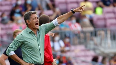 خيتافي يعلن إقالة مديره الفني