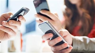 منع استخدام المحمول في الأماكن العامة بهذه البلدة