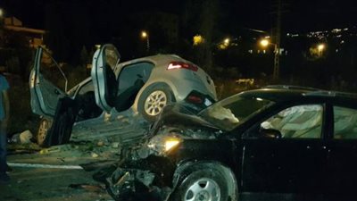 مصرع شخصين وإصابة آخرين في تصادم سيارتين بطريق مطروح