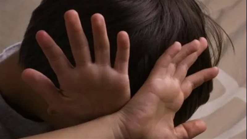 عامل يهتك عرض نجل