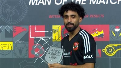 مروان عطية رجل مباراة الأهلي والبنك في الدوري 