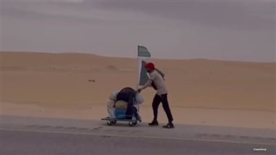 قصة باكستاني قطع أكثر من 5 آلاف كيلو سيرا على الأقدام لأداء فريضة الحج (فيديو)