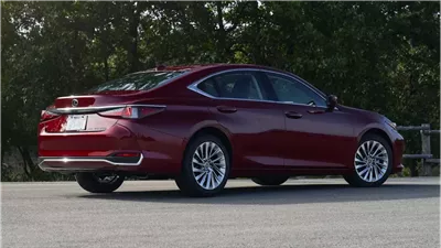 تفاصيل تطوير تقنيات الاتصال في سيارات لكزس ES 2024