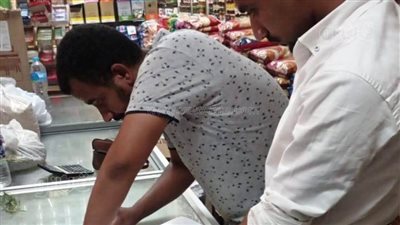 ضبط أغذية وألبان غير صالحة للاستهلاك الآدمى فى أسواق أسوان