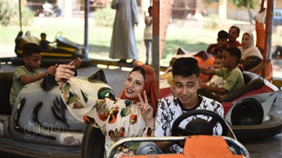 الملاهي وجهة الكبير والصغير في القناطر الخيرية بثالث أيام عيد الأضحى (صور)