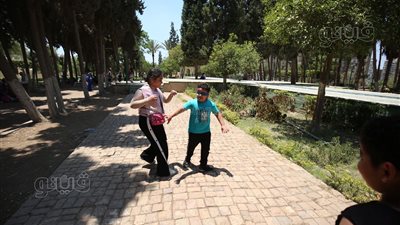 الاستغماية اللعبة المفضلة للأطفال بالحديقة الدولية في ثالث أيام عيد الأضحى (صور)