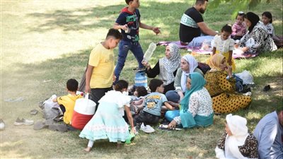 لمة العيلة تتصدر المشهد بالقناطر الخيرية في ثالث أيام العيد (صور)