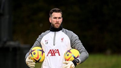 ليفربول يعلن تجديد عقد حارسه أدريان لموسم إضافي