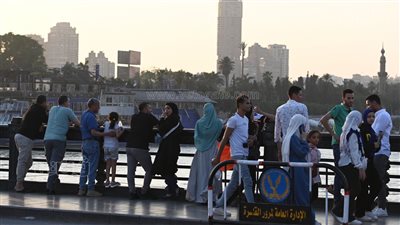 إقبال كثيف على كوبري قصر النيل في ثالث أيام عيد الأضحى (صور)