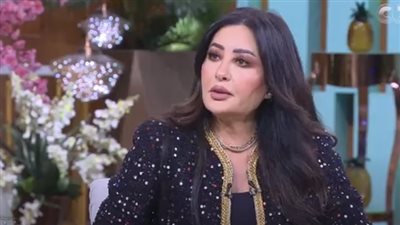 لطيفة عن عدم غنائها في الأفراح والكابريهات: تربيتي تمنعني وأمي كانت خايفة عليا (فيديو)