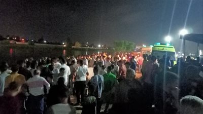 سقوط سيارة في ترعة الإسماعيلية وغموض مصير قائدها (صور) 