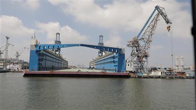 وفاة شخص ونجاة 6 آخرين، تفاصيل جديدة في غرق القاطرة فهد بقناة السويس (فيديو)