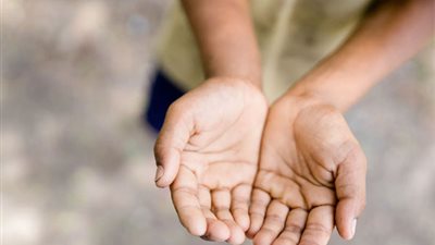 حملات أمنية تحرر 6 آلاف قضية تسول واستغلال للأطفال في المحافظات