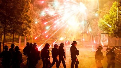 مراهق جزائري كلمة السر، المظاهرات تغرق فرنسا في الفوضى، والشرطة تدفع بـ 45 ألف عنصر أمني، وتوقيف أكثر من 1100 شخص