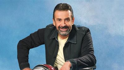 كريم عبد العزيز يستعد لمسرحية 