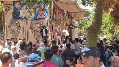 فقرة الساحر تجذب الزوار بحديقة الحيوان في رابع أيام عيد الأضحى (صور وفيديو)