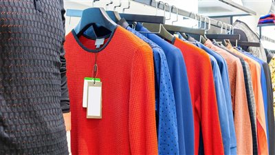 تفسير حلم الملابس الجديدة في المنام وعلاقته بالأخبار السارة والرزق الوفير والسعادة 