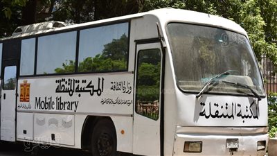 أبواب المكتبة المتنقلة بحديقة الحيوان مغلقة بالقفل وخارج الخدمة (صور) 