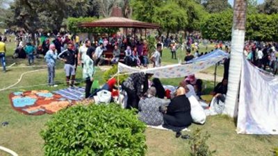 توافد الآلاف من أبناء الجيزة على الحدائق العامة في رابع أيام العيد